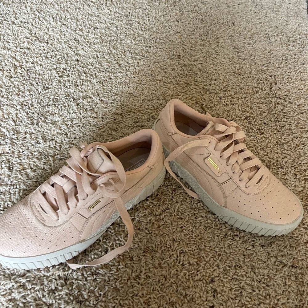 BLUSHING PINK TENNIS SHOE- PUMA